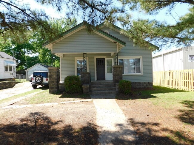 Cute 2 Bedroom 1 Bathroom House - Cute 2 Bedroom 1 Bathroom House