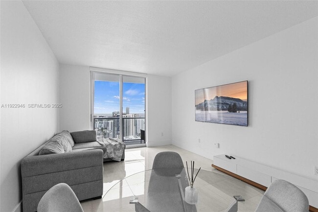 Photo - 185 SW 7th St Unit 3314