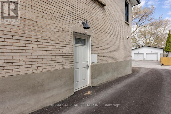 Photo - 387 Ontario St