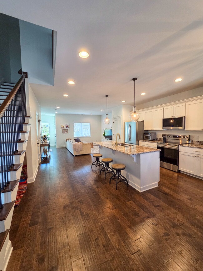 Building Photo - 3125 Saint Elmo Ave