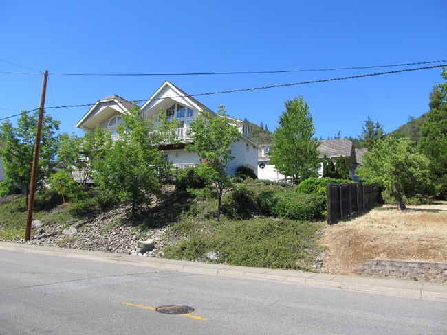 Building Photo - 1660 NE Foothill Blvd Rental
