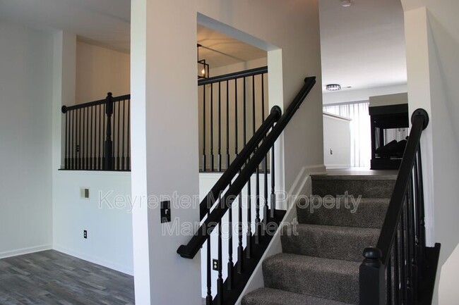Photo - 1005 Treeland Way