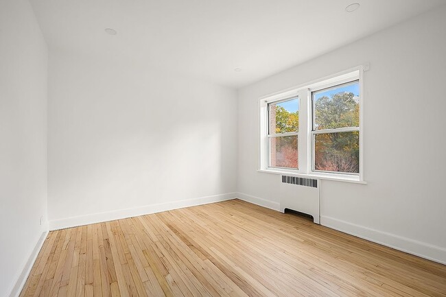 Photo - 5430 Netherland Ave