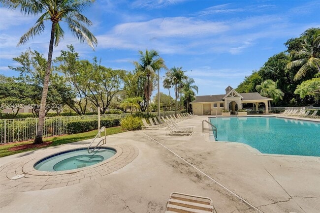 Building Photo - 7858 Dixie Beach Cir Unit 7858