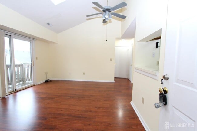 Photo - 5012 Ravens Crest Dr