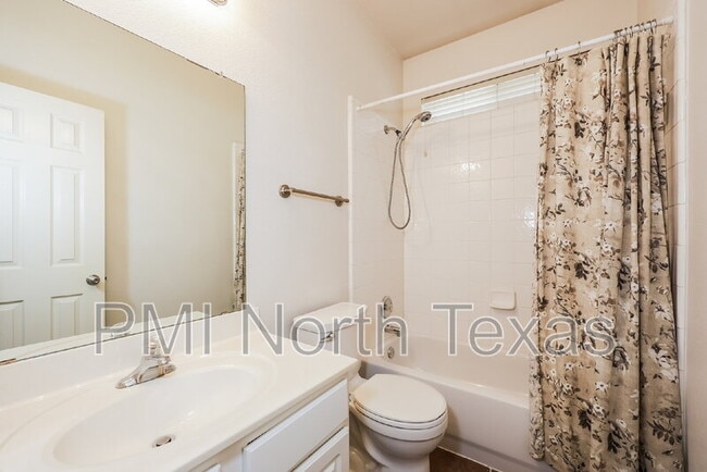 Photo - 6004 Lakecrest Dr