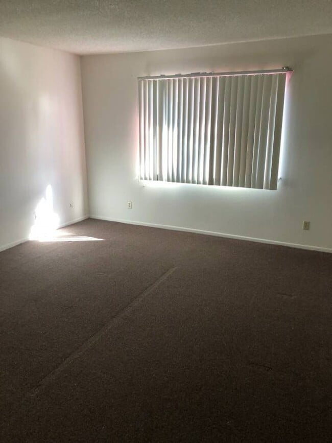 Photo - Moorpark 3 Bedroom 2 Full Bathroom close to Moorpark College