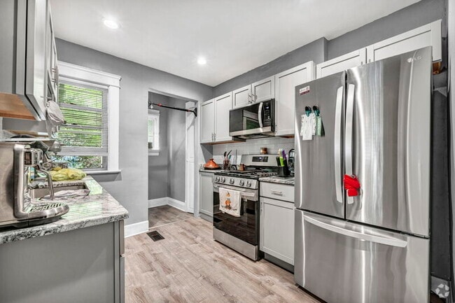 Building Photo - 1917 Forest View Dr Rental
