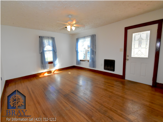 Photo - Centrally located charming cottage!