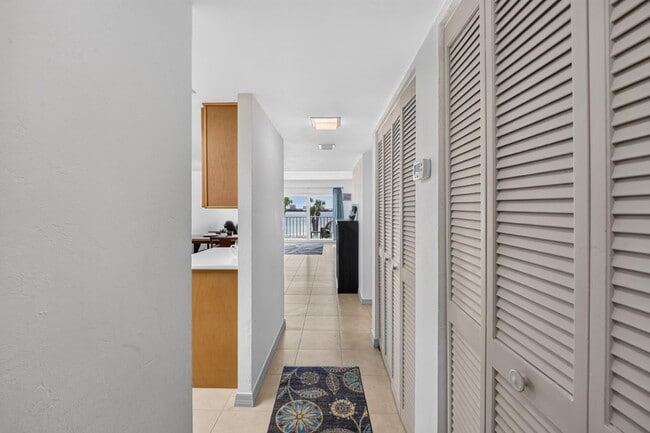 Photo - 3131 S Ridgewood Ave Unidad 206