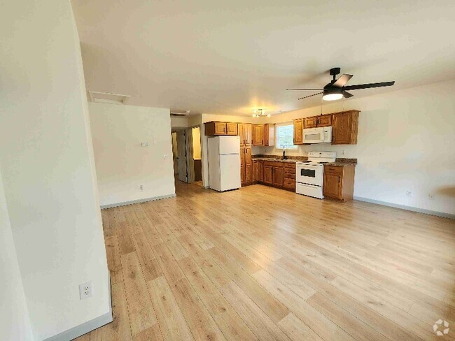 Building Photo - 19 Thruway Dr Unit Apt