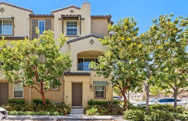 Bright 3bd/3.5ba Corner Unit in Establishe... - Bright 3bd/3.5ba Corner House Unit in Establishe...