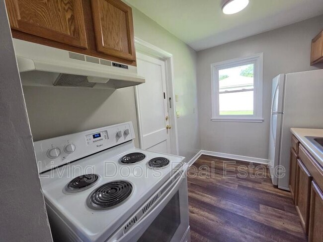 Photo - 323 S 47th St