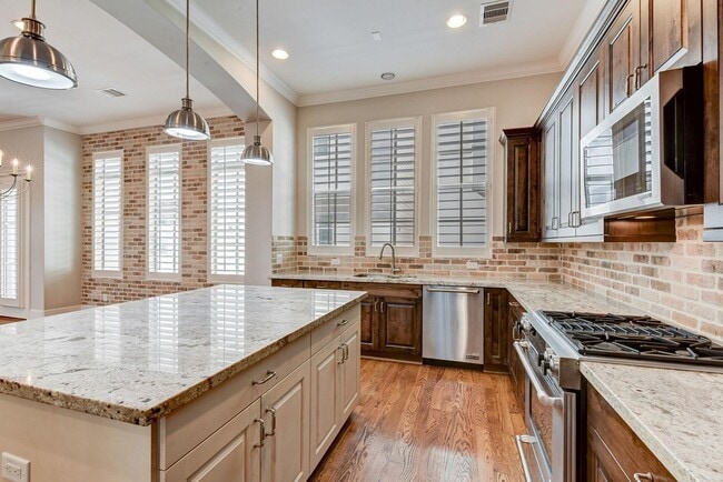 Photo - 4506 Jackson St