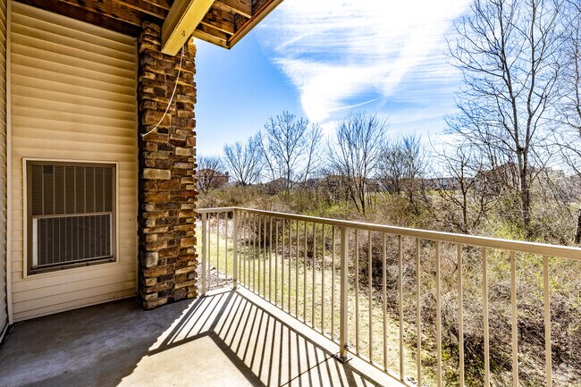 2BR, 2BA - 1,380SF - Balcony