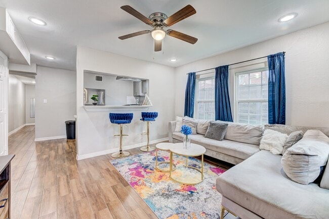 Building Photo - 2720 Truxillo St Unit 2