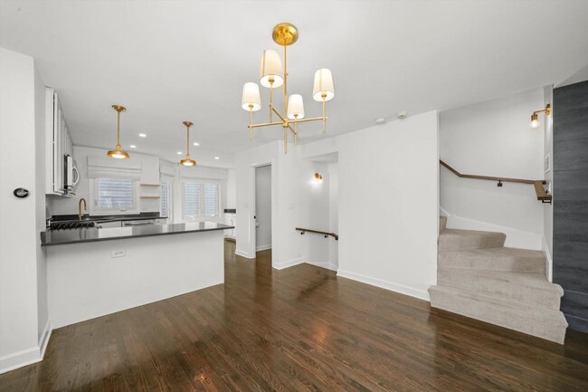 Photo - 2539 N Greenview Ave Condo