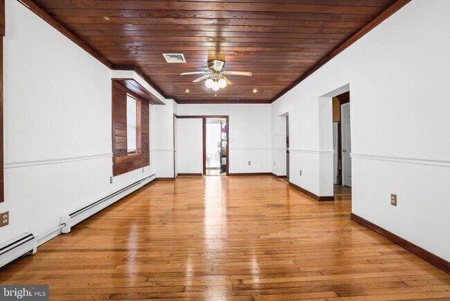 Building Photo - 2206 S Fern St Rental