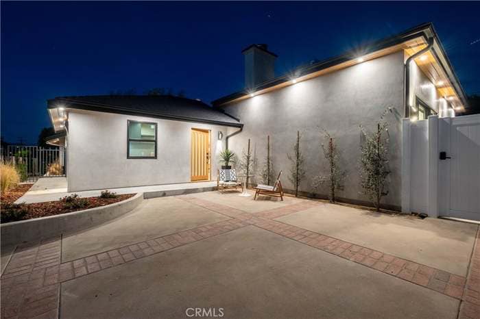 Photo - 18850 Collins St