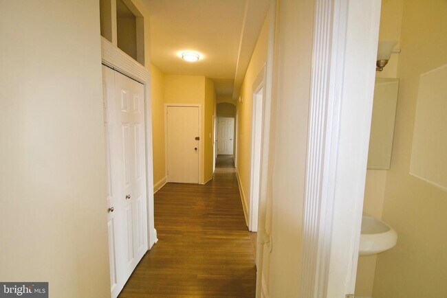 Photo - 2743 St Paul St