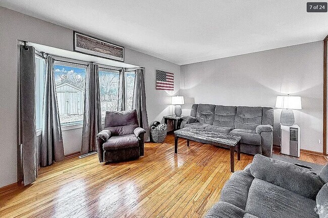 Building Photo - 3310 Tripp St Rental
