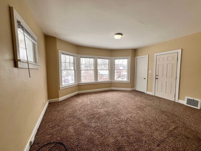 Photo - 1947 Sussex Pl Unit Upper
