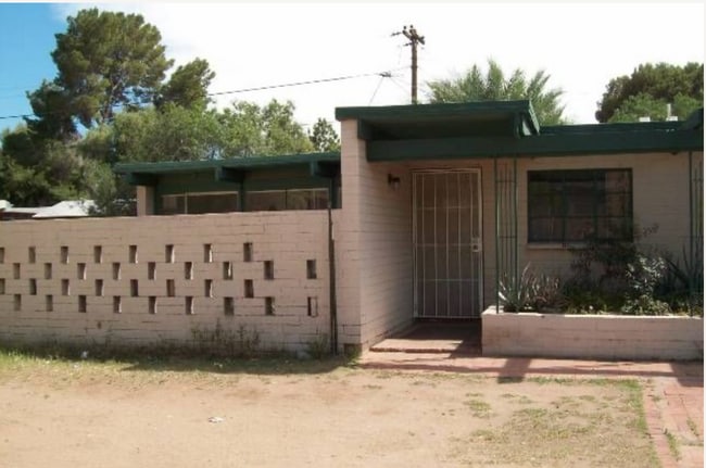 Building Photo - 2123 S Hu Esta Dr Unit East Rental