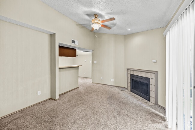 B2 2BR, 2BA - 950SF Living Room