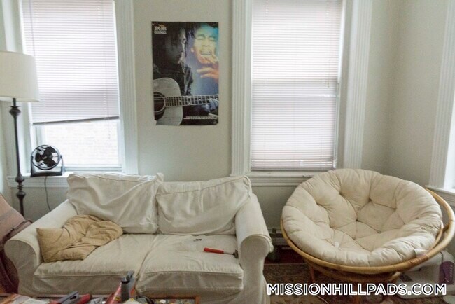 Photo - 895 Huntington Ave Unidad 4