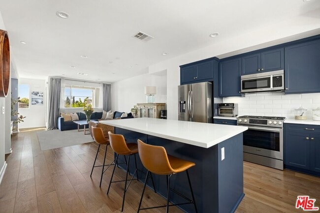 Photo - 13151 Victory Blvd