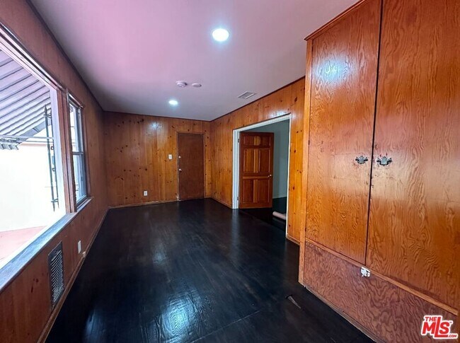 Photo - 2143 N Commonwealth Ave