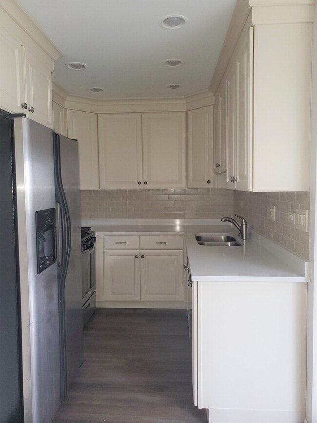 Photo - 811 Cambridge Pl