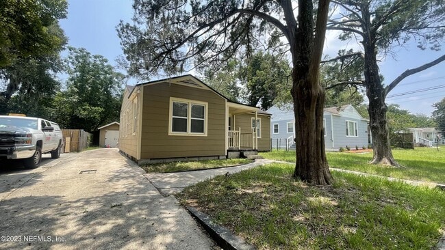 Photo - 5228 Sunderland Rd