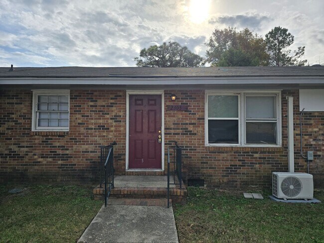 Photo - 2305 Emily St