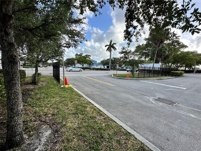 Photo - 5900 NW 17th Pl Unidad 103