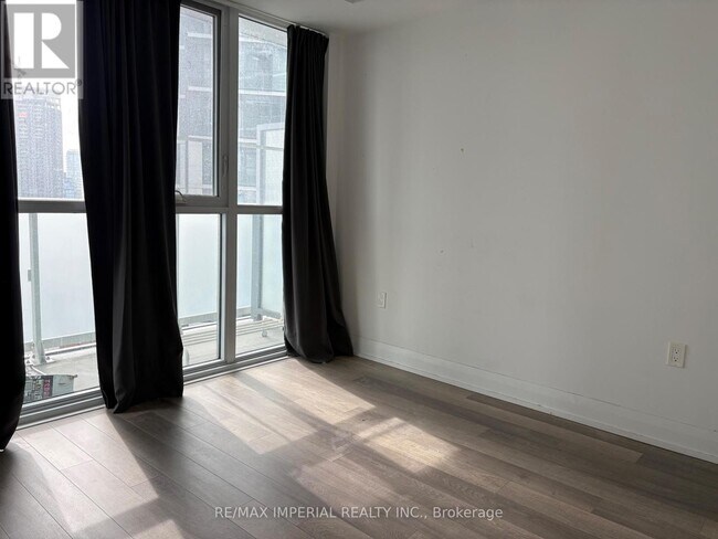 Photo - 77 Mutual St Unit 2002