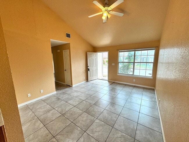 Photo - Nice 3 Bedroom 2 Bath in Gated Coppertree ...