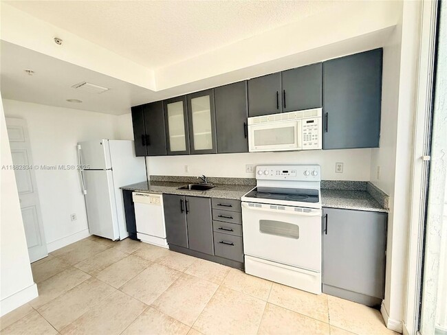 Photo - 275 NE 18th St Unidad 507