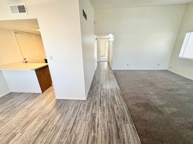 Photo - 3 Bedroom 2 Bath Single Level Home In Glendale!