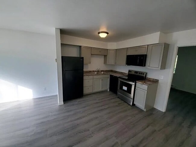 Building Photo - 418 Wilson St Unit W7