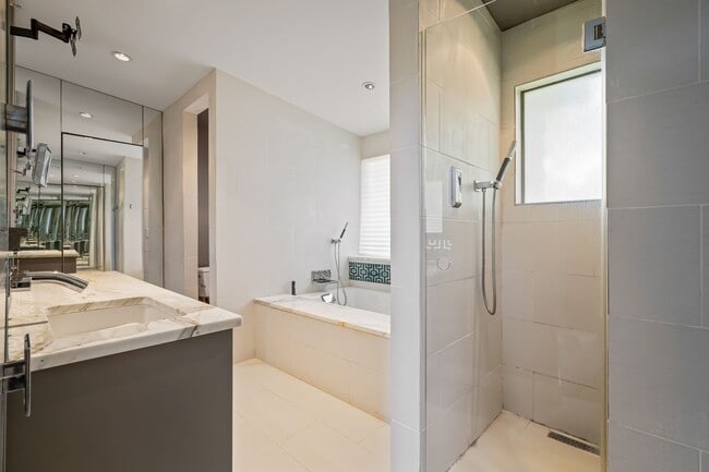 Photo - 2/2 with carport - fenced backyard