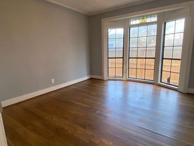 Photo - 204 E Houston St Unidad A