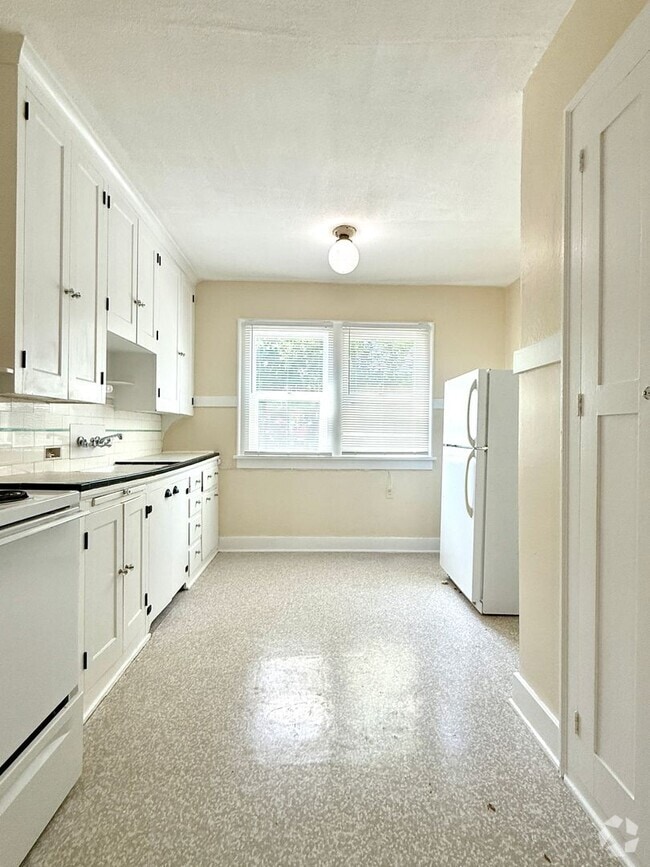 Building Photo - Live in the Heart of Portland’s Buckman Ne... Unit 09 Rental