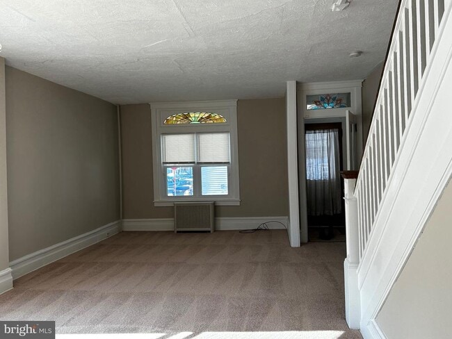 Photo - 302 N York St