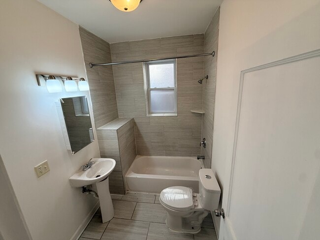 Bathroom - 1903 S 49th Ave Unit 1st Floor