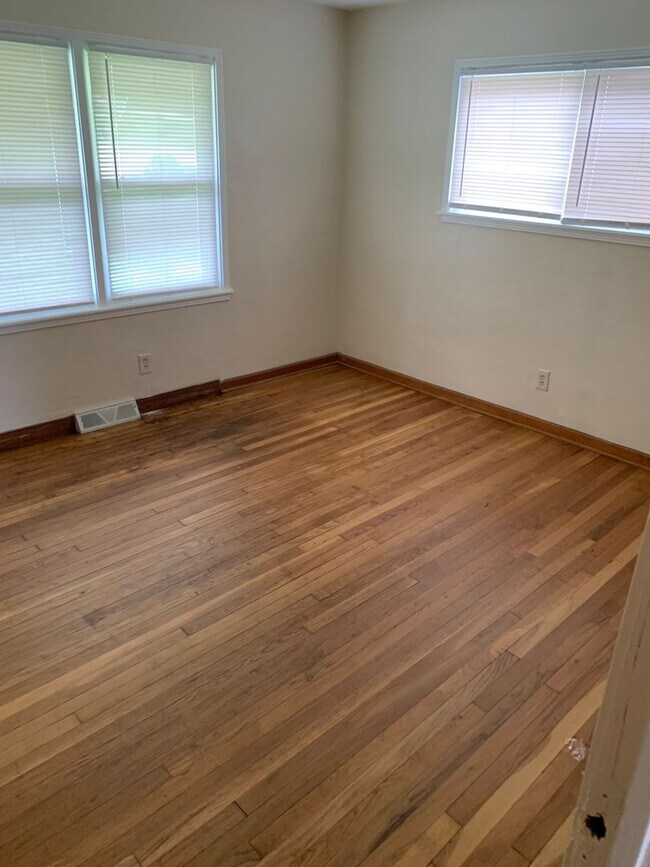 Photo - 2 Bedrooms & 1 Bathroom - East end of Bar... Casa