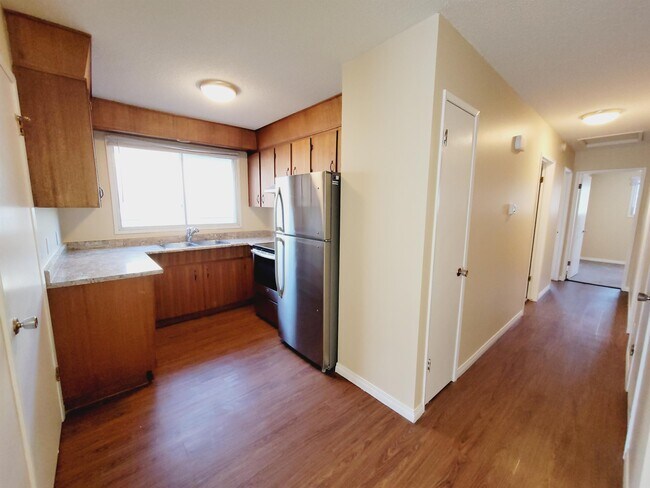 Photo - 10531-10154 154 St