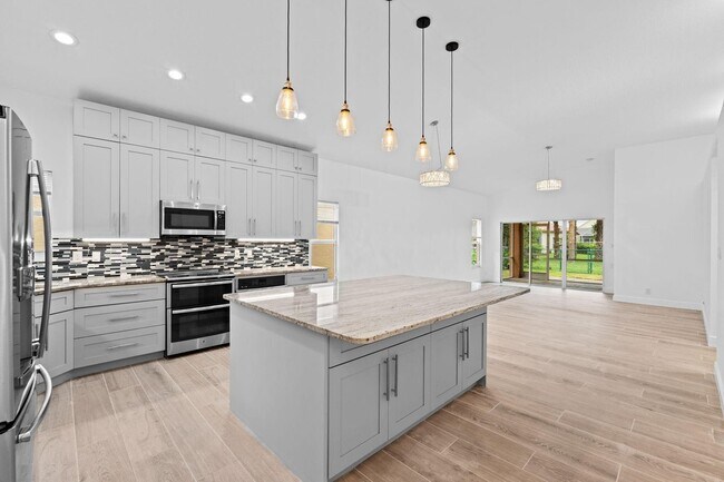 Photo - 5122 Elpine Way