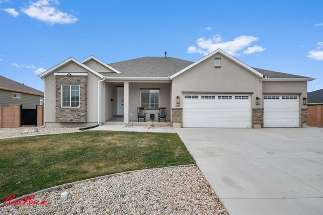 Building Photo - Beautiful and Modern 5 Bedroom Home in Cedar City!