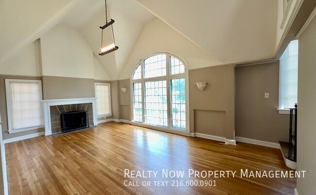 Building Photo - 19627 Winslow Rd Unit 1962-UP